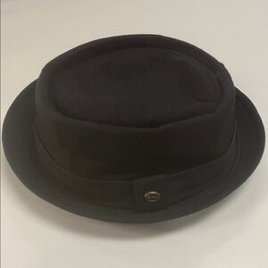 Epoch Black Hat with Logo Band Accent men’s size s/m